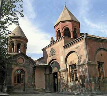 Կենտրոն, Զորավոր Սուրբ Աստվածածին եկեղեցի