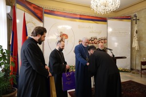 Սիրո տոնին սեր ու երախտագիտություն բանակի գնդերեցներին